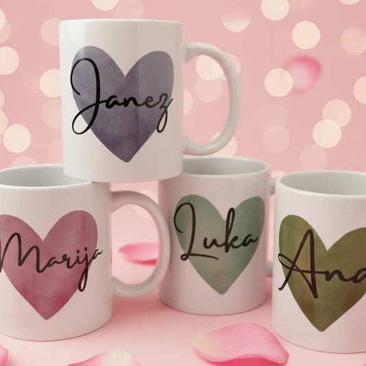 Skodelice za vse družinske člane - starše, otroke, stare starše. Vsak dobi svojo posebno skodelico, ki postane njegov najljubši kos posode.