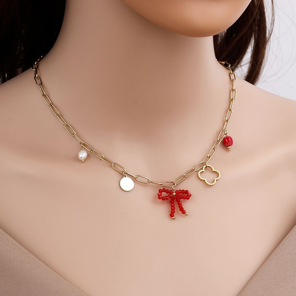 Verižica Sweet Various Charms na ženski - rdeča kristalna mašnica zlata deteljica medaljon biser
